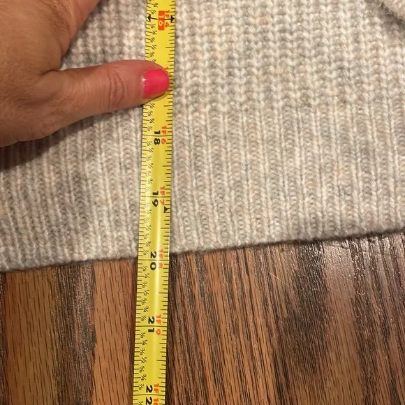 Jessica Simpson sweater 👚 - Picture 5 of 7